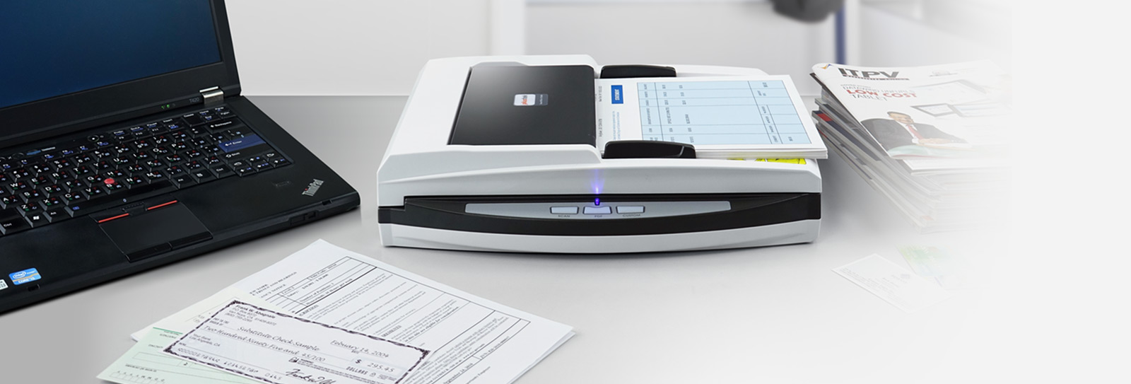Plustek ofrece este escáner para las oficinas que necesitan escanear documentos frágiles e importantes, pero que también desean disponer de la capacidad de alimentación automática de documentos