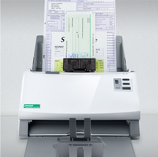 Podajnik do różnych rodzajów papieru umożliwia równoczesne skanowanie dokumentów o różnych formatach.